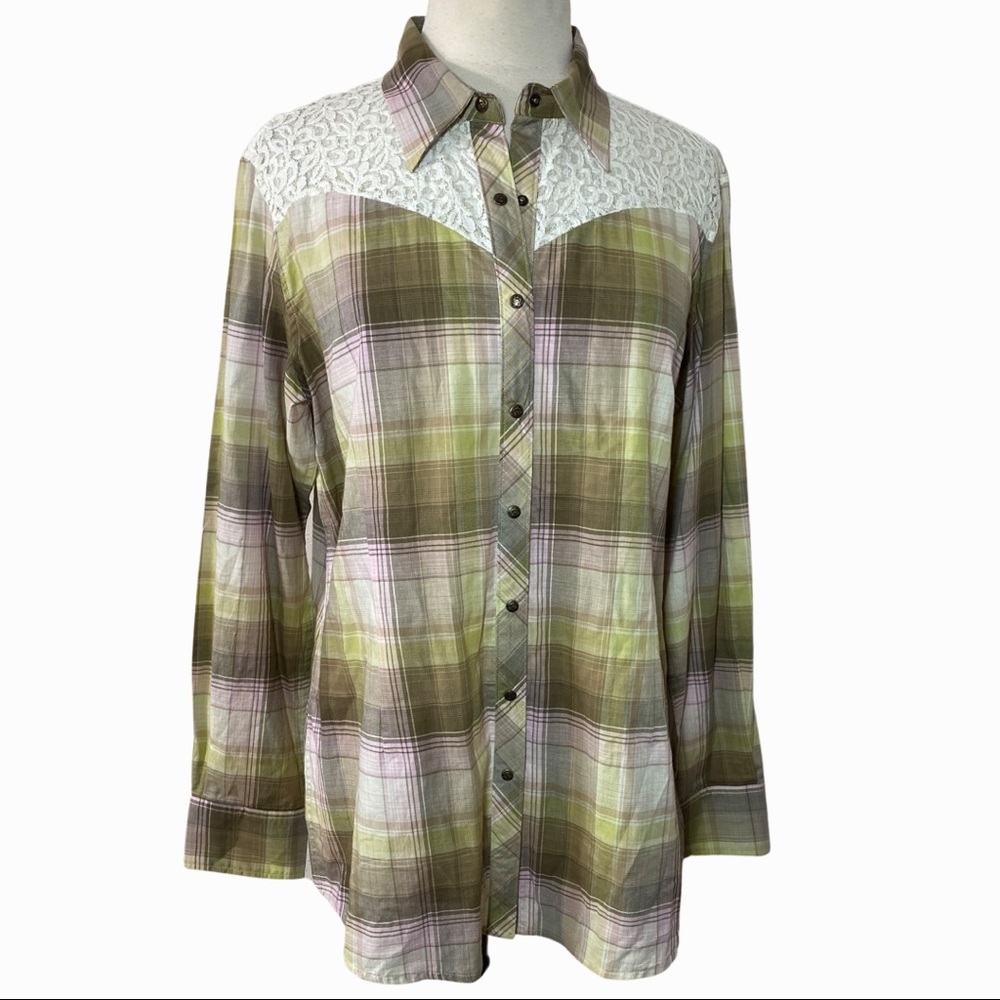 Ariat plaid and lace fitted western shirt - Picture 3 of 12